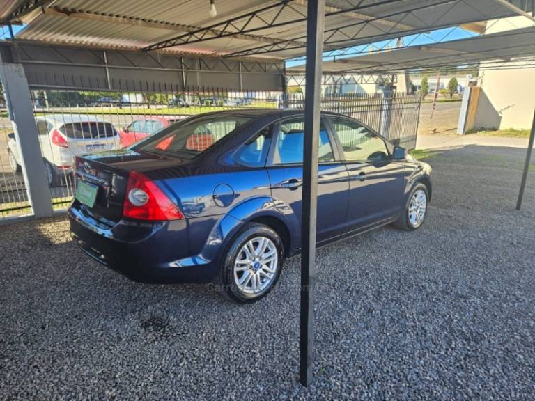 FORD - FOCUS - 2011/2012 - Azul - R$ 39.900,00