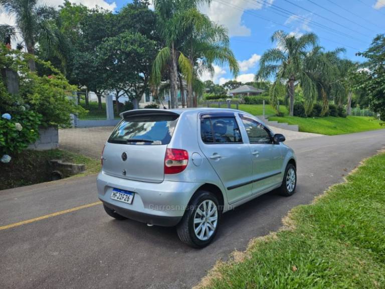 VOLKSWAGEN - FOX - 2004/2005 - Prata - R$ 22.500,00