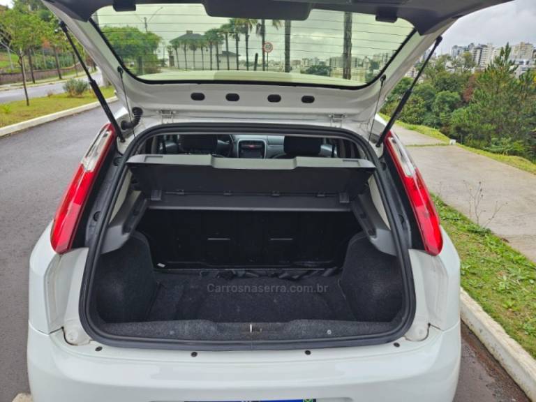 FIAT - PUNTO - 2011/2012 - Branca - R$ 36.500,00