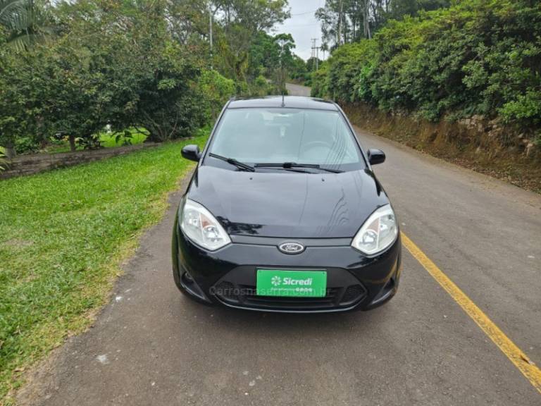 FORD - FIESTA - 2010/2011 - Preta - R$ 33.900,00
