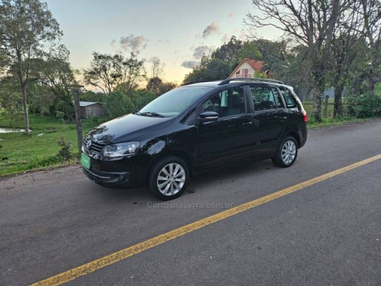 VOLKSWAGEN - SPACEFOX - 2010/2011 - Preta - R$ 36.900,00