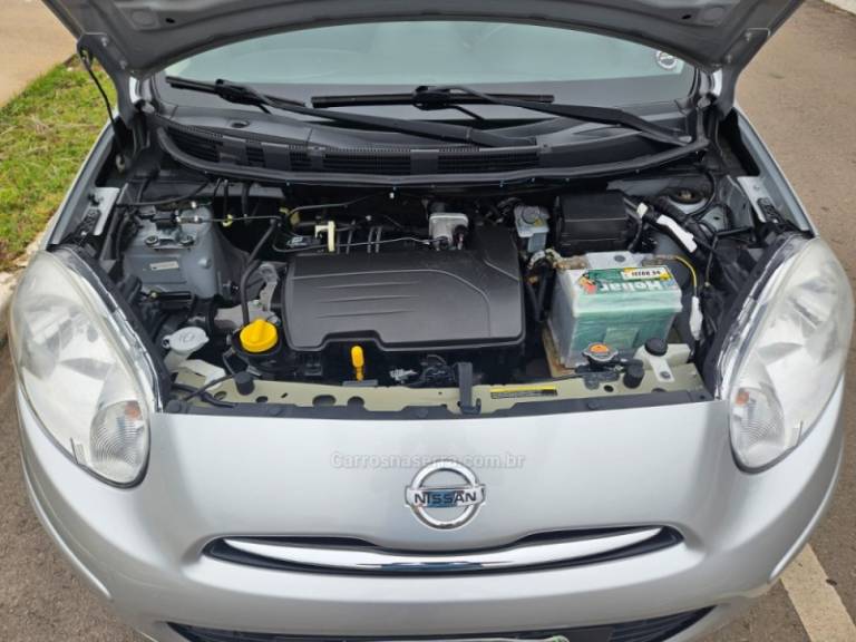 NISSAN - MARCH - 2012/2013 - Prata - R$ 29.500,00