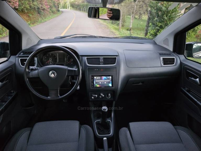 VOLKSWAGEN - SPACEFOX - 2010/2011 - Preta - R$ 36.900,00