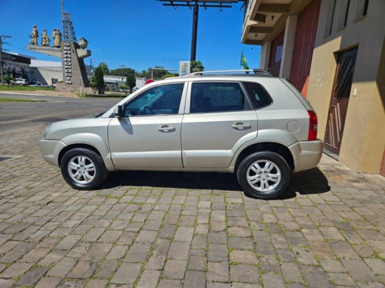 HYUNDAI - TUCSON - 2011/2011 - Bege - R$ 39.500,00