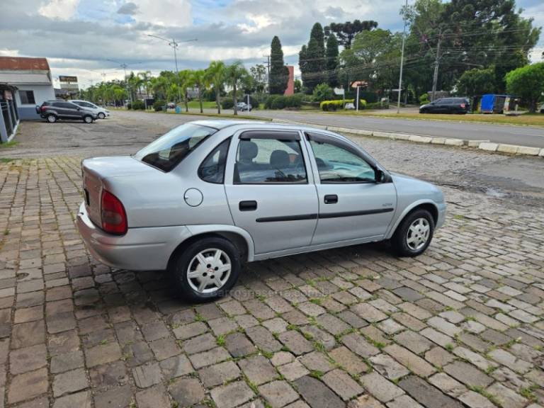 CHEVROLET - CORSA - 2006/2007 - Prata - R$ 20.500,00