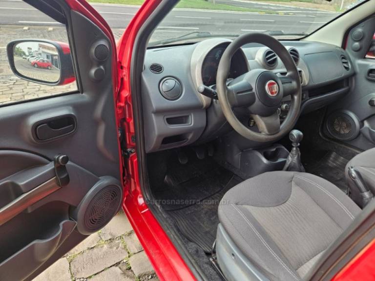 FIAT - UNO - 2012/2013 - Vermelha - R$ 33.800,00