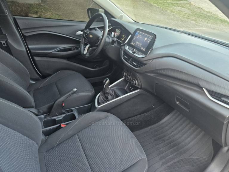 CHEVROLET - ONIX - 2023/2024 - Branca - R$ 71.900,00