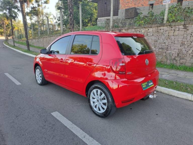 VOLKSWAGEN - FOX - 2012/2013 - Vermelha - R$ 33.900,00