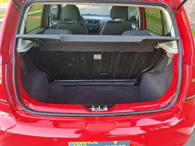 VOLKSWAGEN - FOX - 2012/2013 - Vermelha - R$ 33.900,00