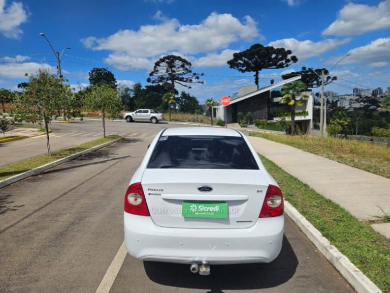 FORD - FOCUS - 2013/2013 - Branca - R$ 43.900,00