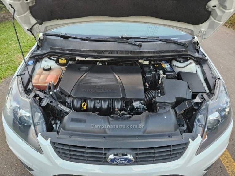 FORD - FOCUS - 2011/2011 - Branca - R$ 49.500,00