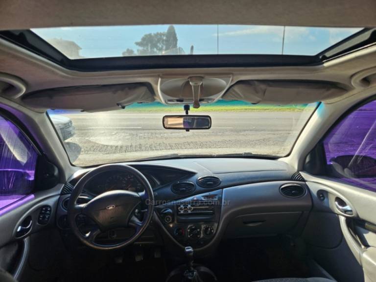 FORD - FOCUS - 2001/2001 - Cinza - R$ 18.900,00