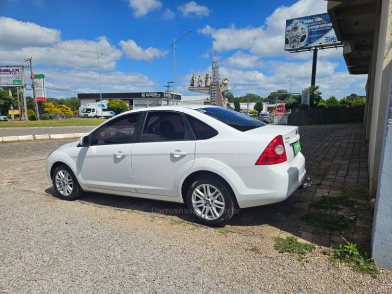 FORD - FOCUS - 2013/2013 - Branca - R$ 43.900,00