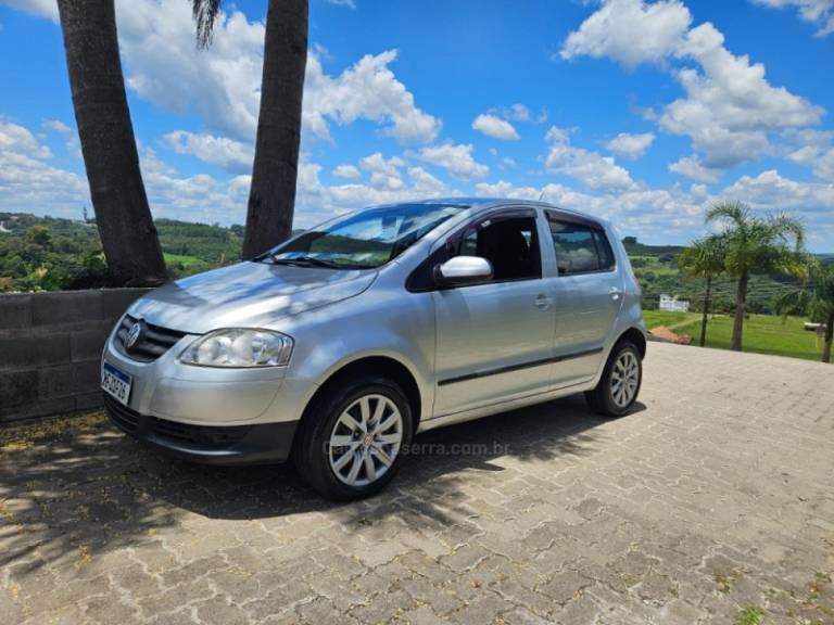 VOLKSWAGEN - FOX - 2004/2005 - Prata - R$ 22.500,00