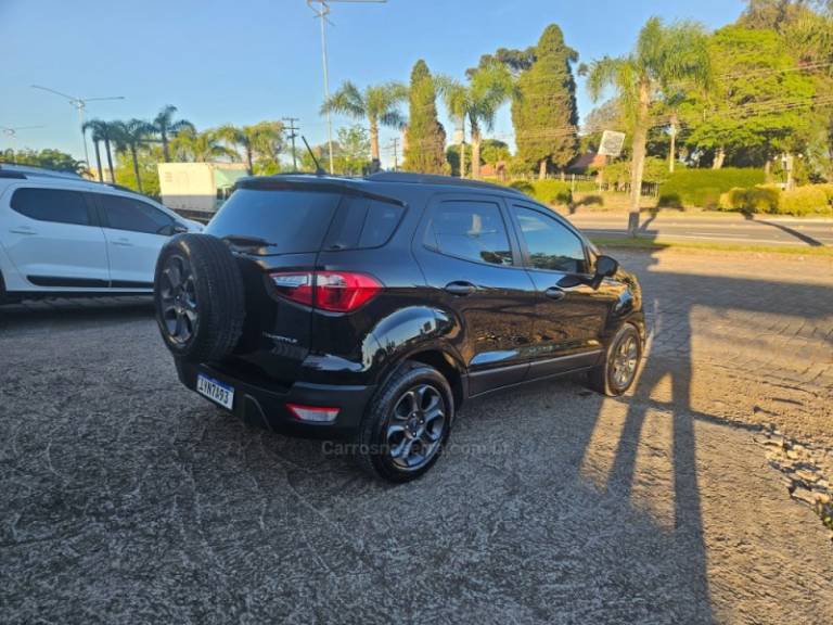 FORD - ECOSPORT - 2017/2018 - Preta - R$ 68.500,00