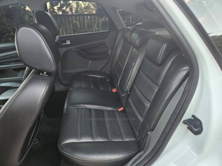 FORD - FOCUS - 2011/2011 - Branca - R$ 49.500,00