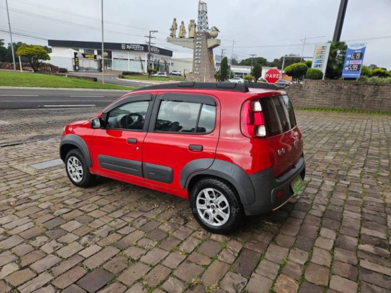 FIAT - UNO - 2012/2013 - Vermelha - R$ 33.800,00