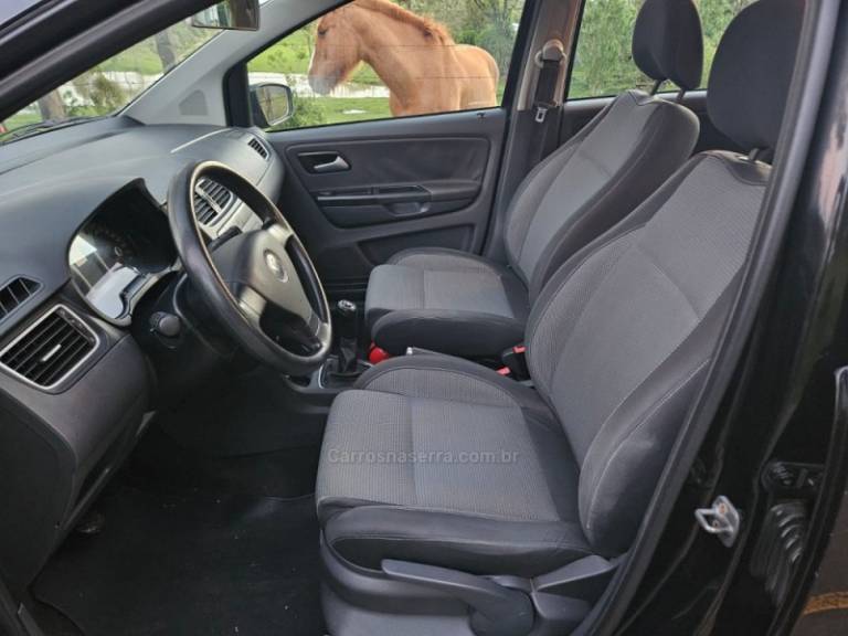 VOLKSWAGEN - SPACEFOX - 2010/2011 - Preta - R$ 36.900,00