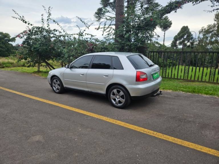 AUDI - A3 - 2003/2003 - Prata - R$ 26.900,00