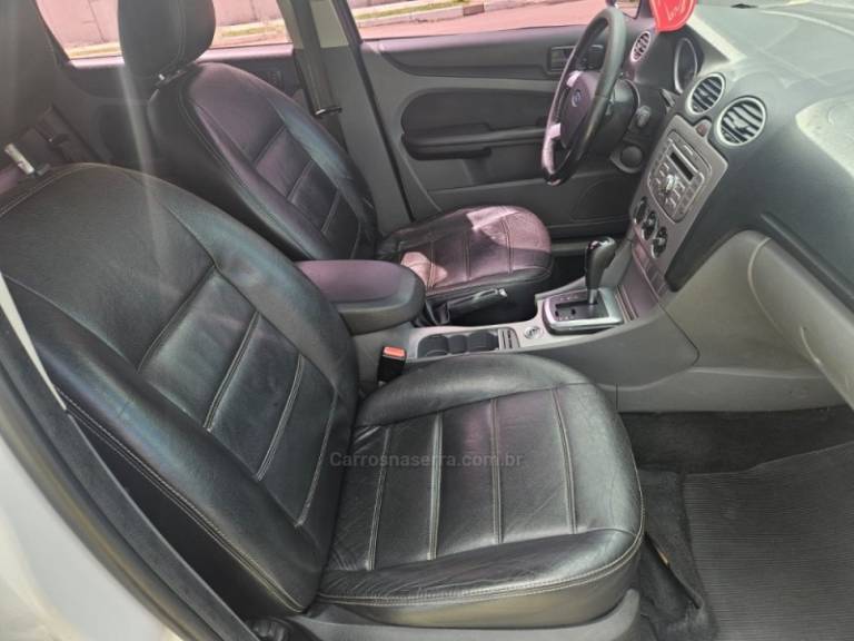 FORD - FOCUS - 2013/2013 - Branca - R$ 43.900,00