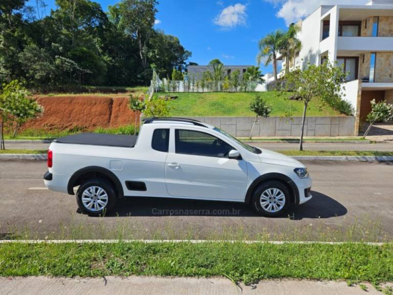 VOLKSWAGEN - SAVEIRO - 2014/2015 - Branca - R$ 49.900,00