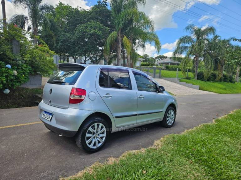 VOLKSWAGEN - FOX - 2004/2005 - Prata - R$ 22.500,00