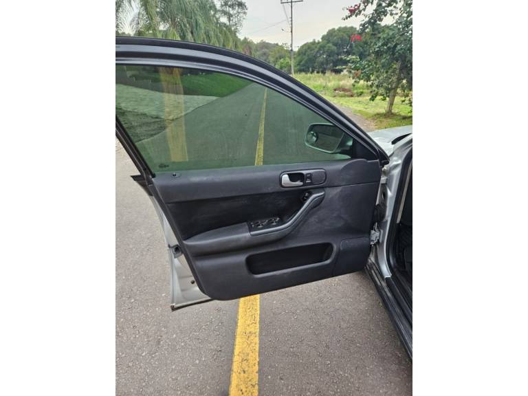 AUDI - A3 - 2003/2003 - Prata - R$ 26.900,00