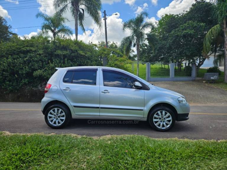 VOLKSWAGEN - FOX - 2004/2005 - Prata - R$ 22.500,00
