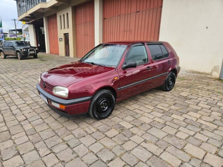 VOLKSWAGEN - GOLF - 1995/1995 - Vermelha - R$ 16.500,00