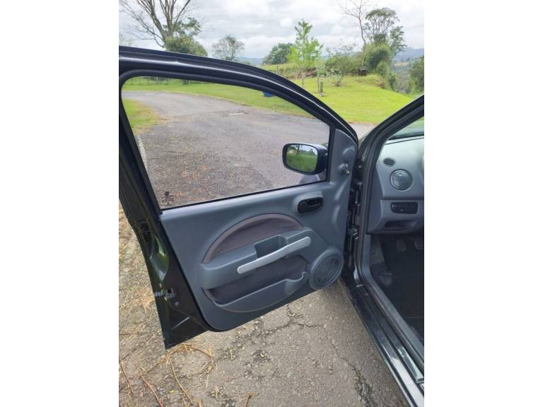 FIAT - UNO - 2013/2014 - Cinza - R$ 36.900,00