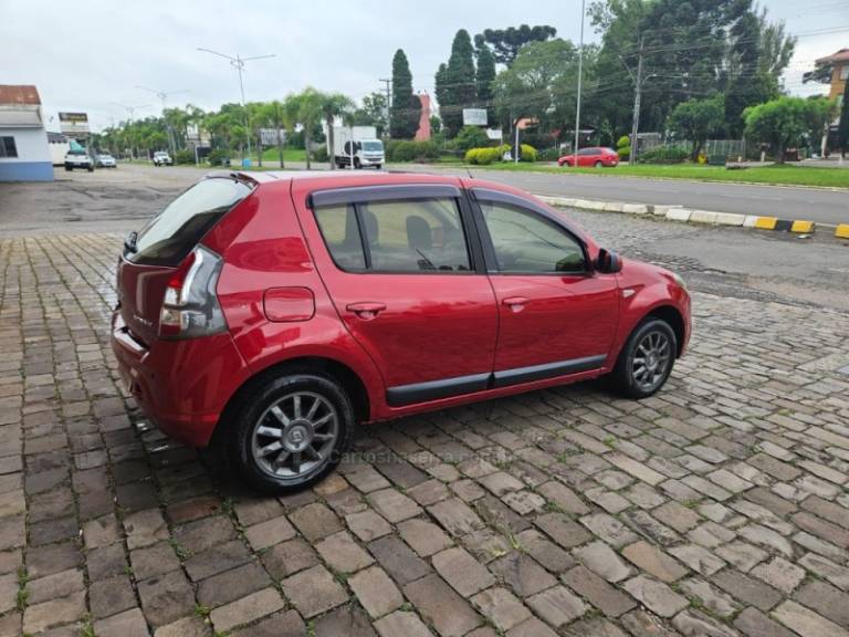 RENAULT - SANDERO - 2014/2014 - Vermelha - R$ 38.900,00