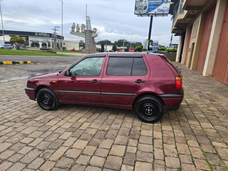 VOLKSWAGEN - GOLF - 1995/1995 - Vermelha - R$ 16.500,00