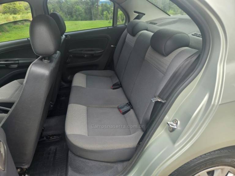 VOLKSWAGEN - VOYAGE - 2009/2010 - Bege - R$ 27.500,00