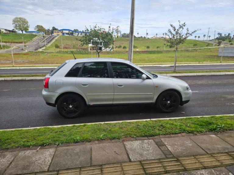AUDI - A3 - 2003/2003 - Prata - R$ 25.000,00