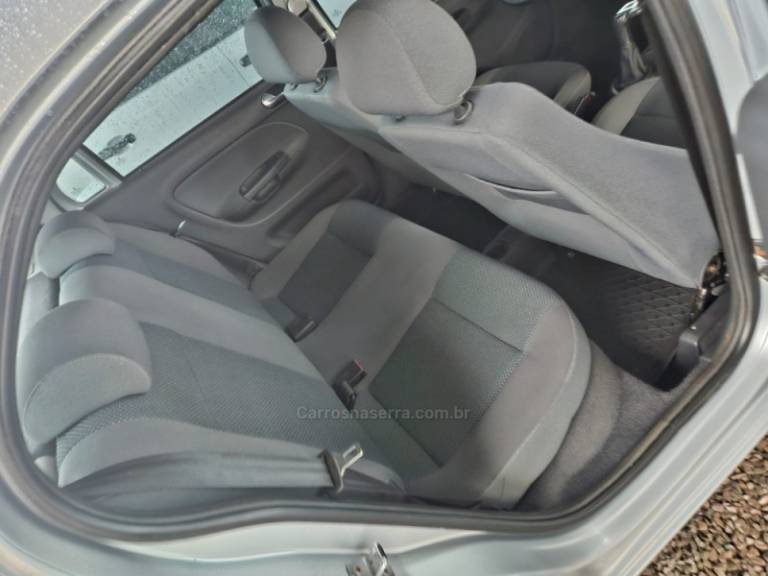 VOLKSWAGEN - GOL - 2009/2010 - Prata - R$ 33.500,00