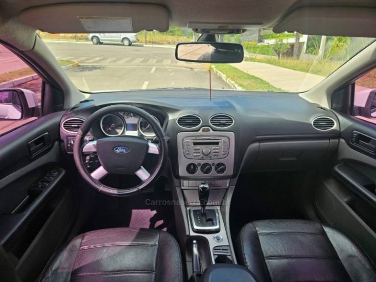 FORD - FOCUS - 2013/2013 - Branca - R$ 43.900,00