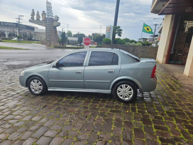CHEVROLET - ASTRA - 2002/2003 - Prata - R$ 26.500,00