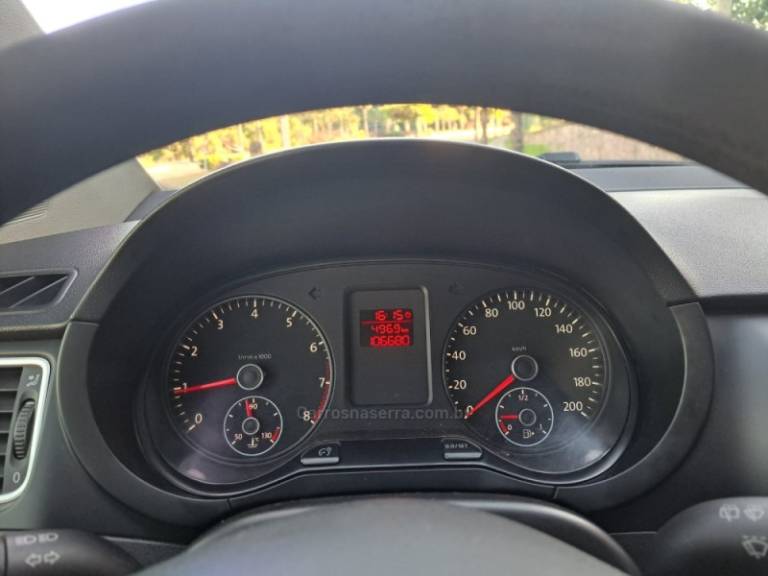 VOLKSWAGEN - FOX - 2012/2013 - Vermelha - R$ 33.900,00