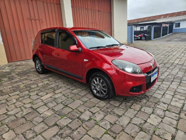 RENAULT - SANDERO - 2014/2014 - Vermelha - R$ 38.900,00