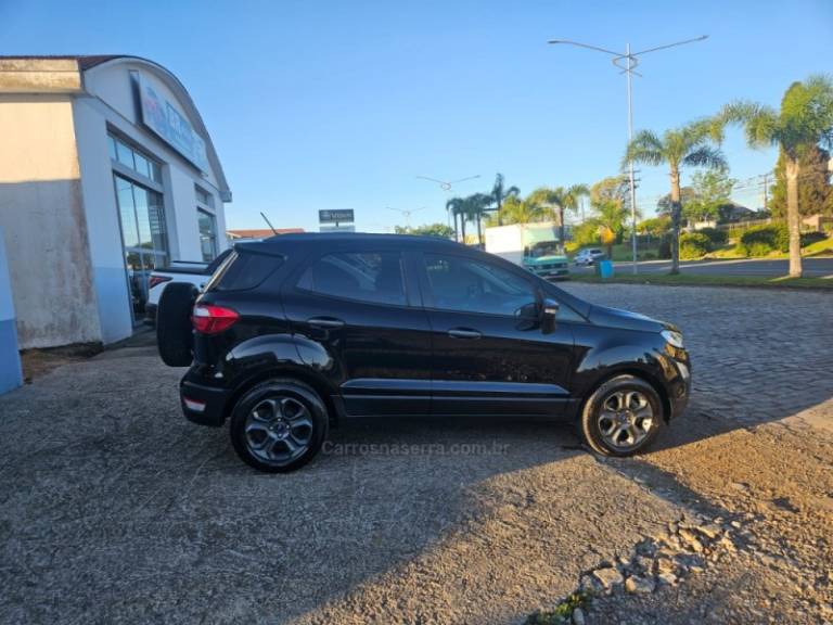 FORD - ECOSPORT - 2017/2018 - Preta - R$ 68.500,00