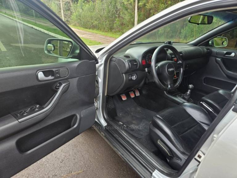 AUDI - A3 - 2003/2003 - Prata - R$ 25.000,00