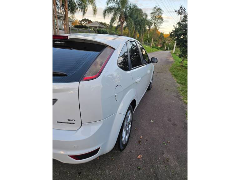 FORD - FOCUS - 2011/2011 - Branca - R$ 49.500,00