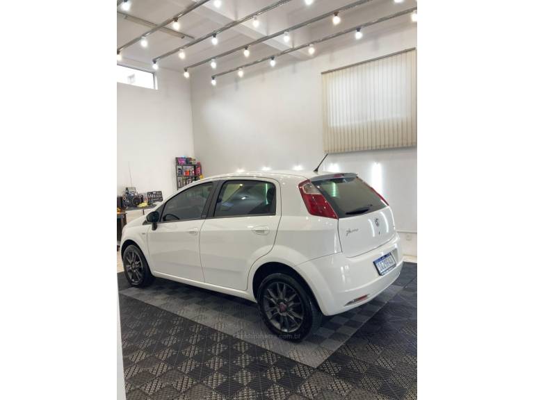 FIAT - PUNTO - 2011/2012 - Branca - R$ 36.500,00