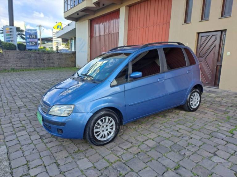 FIAT - IDEA - 2005/2006 - Azul - R$ 24.500,00