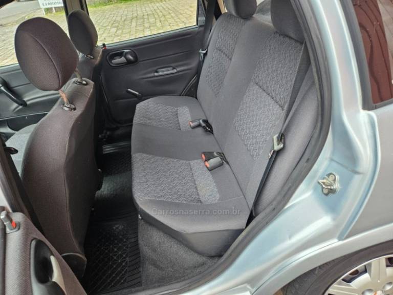CHEVROLET - CORSA - 2006/2007 - Prata - R$ 20.500,00