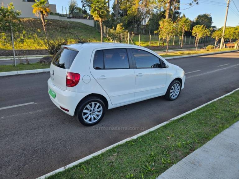 VOLKSWAGEN - FOX - 2012/2013 - Branca - R$ 34.900,00