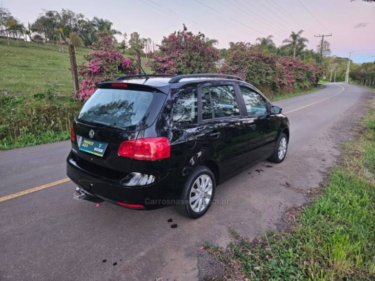 VOLKSWAGEN - SPACEFOX - 2010/2011 - Preta - R$ 36.900,00