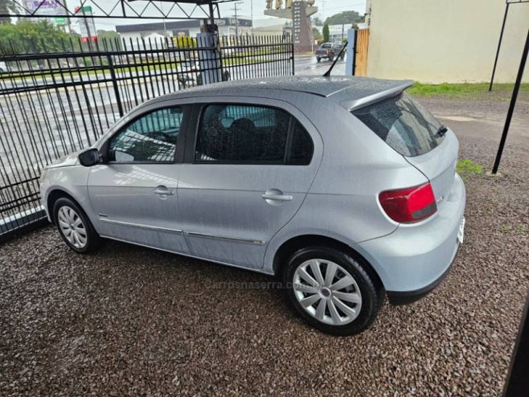 VOLKSWAGEN - GOL - 2009/2010 - Prata - R$ 33.500,00