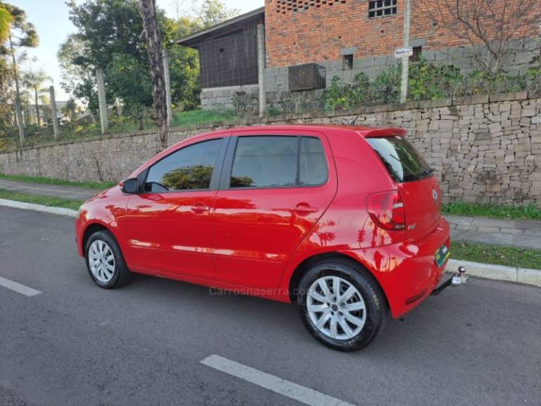 VOLKSWAGEN - FOX - 2012/2013 - Vermelha - R$ 33.900,00