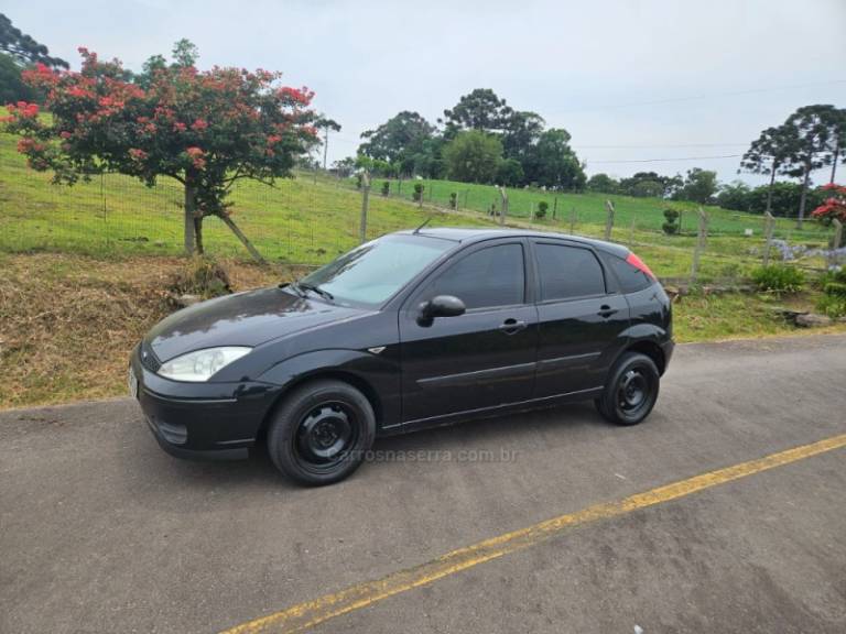 FORD - FOCUS - 2007/2008 - Preta - R$ 27.500,00
